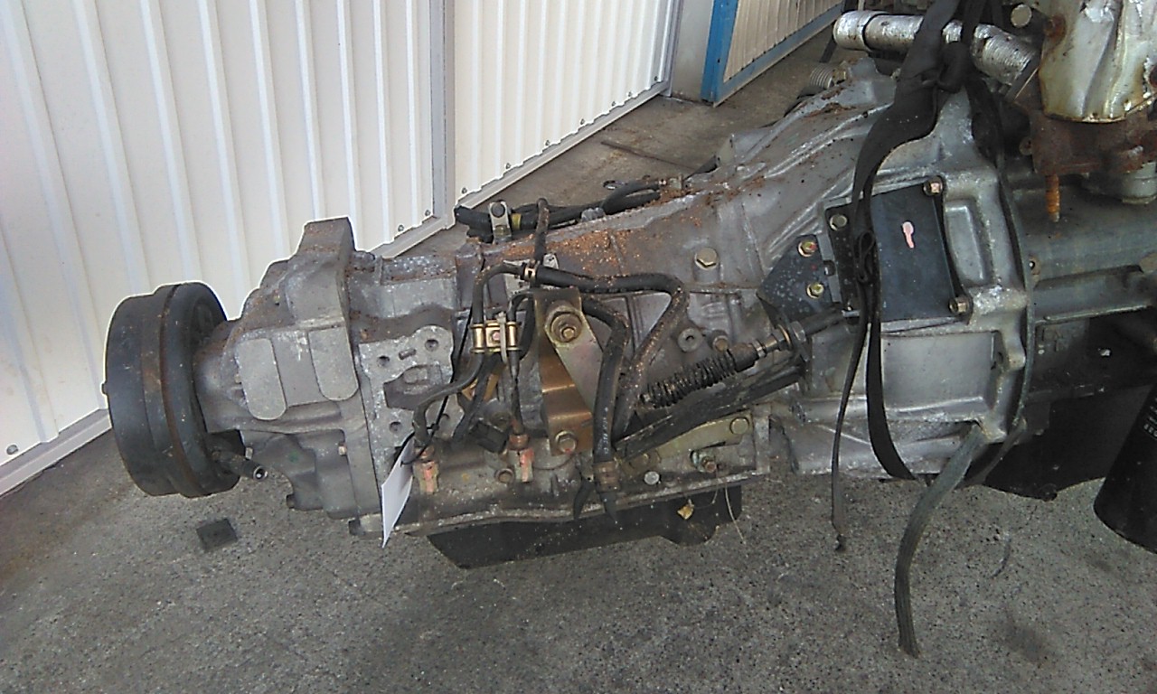 Мицубиси кантер коробка передач. Крепление кпп к двигателю фусо кантер дизель. Митсубиси кантер с коробкой автомат. Акпп кантер. Сколько весит акпп mmc colt.